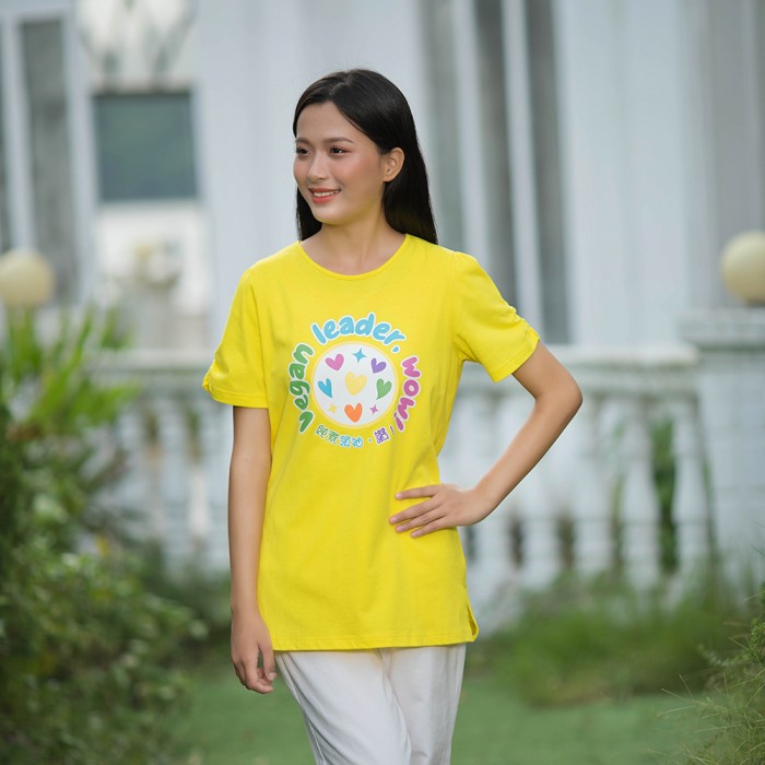 A1002 Vegan leader, wow! Vegan = climate best solution. (Vegan slogan short-sleeve T-shirt)