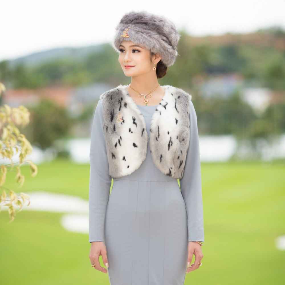Discover the hats that not only fit perfectly but also allow you to showcase your most radiant and confident self!