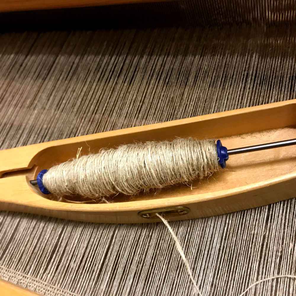 Linen fabric is primarily made from the natural plant fibers of flax (Linen) and ramie (Ramie).