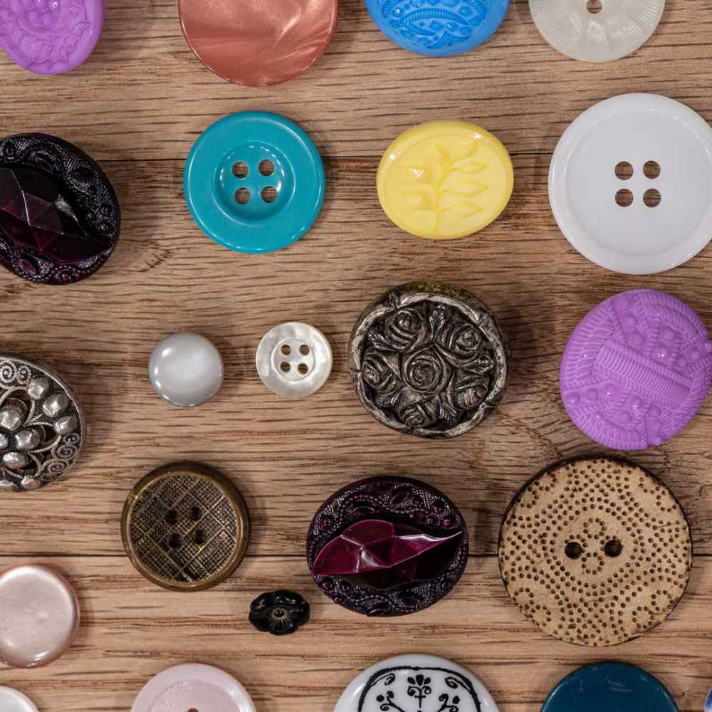 Dyeing and glazing processes give buttons a diverse range of appearances. Whether it's a matte, glossy, or gradient finish, these can echo the overall color scheme and design style of the garment.